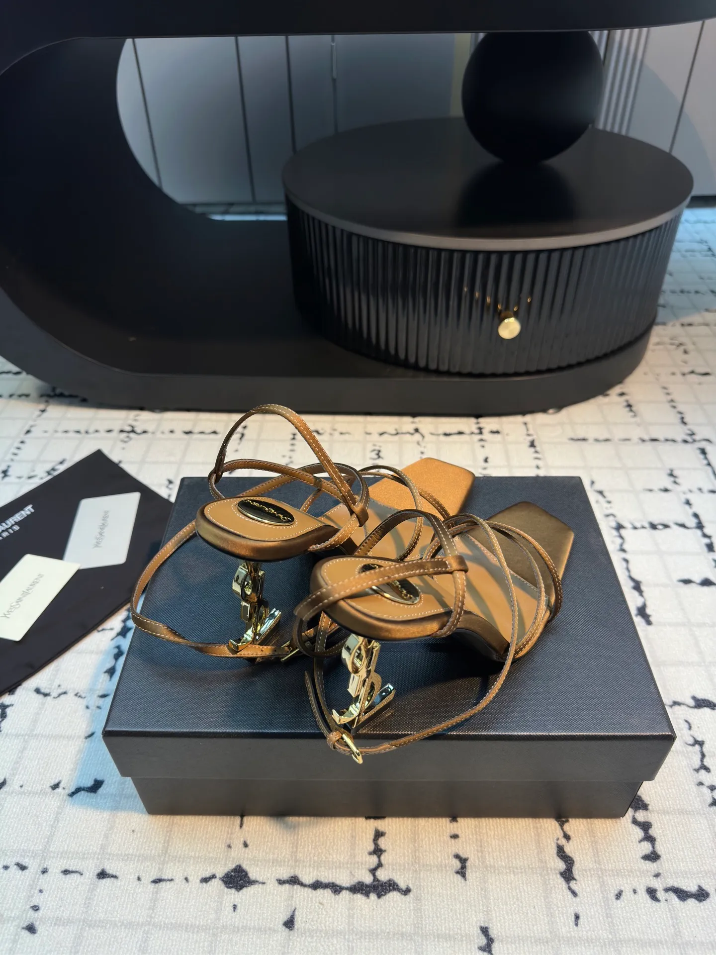 👟👟Ex-factory price 640👟👟 LAUREN* YSL Yang Shulin's new letter heel high-heeled sandals, beautiful high-heeled shoes for young ladies, elegant, charming and sexy, full of femininity, silk upper, sheepskin lining, original molded letter heels, Italian genuine leather outsole, heel height: 9cm, size: 35/40 (custom-made in 40%, non-refundable and non-exchangeable)